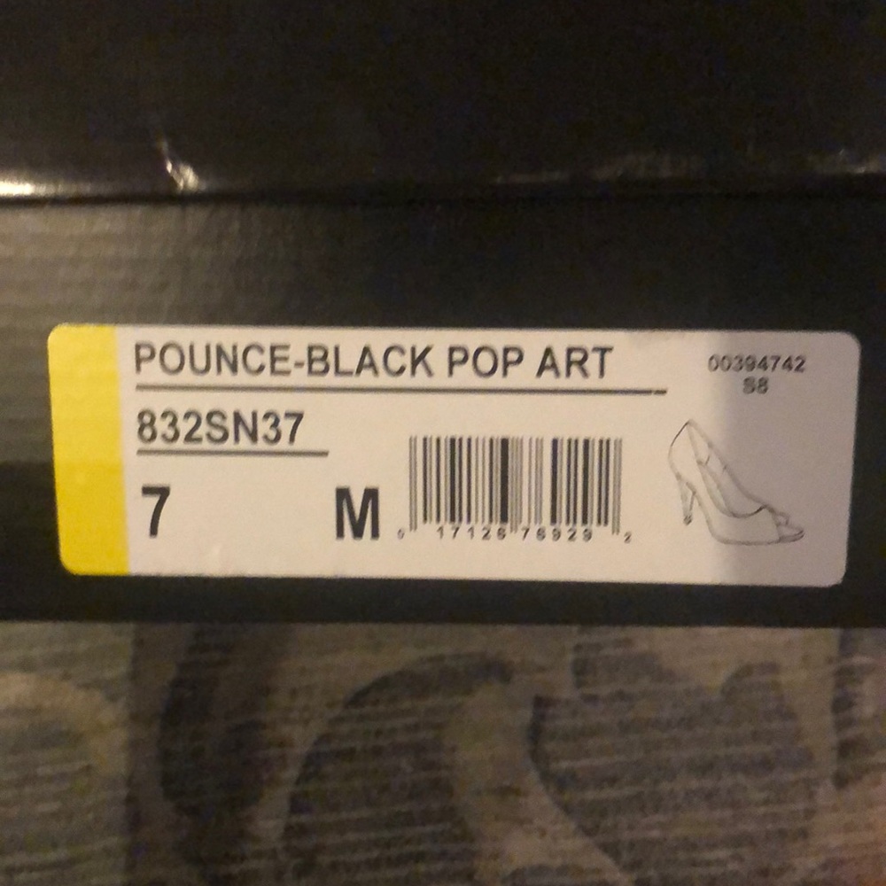 Shoes - Picture 4 of 4